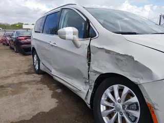 2017 Chrysler Pacifica Touring L
