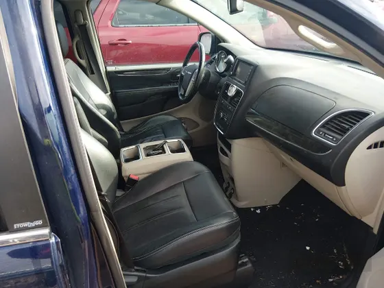 2013 Chrysler Town & Country Touring