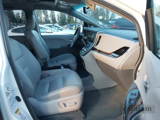 2017 Toyota Sienna XLE