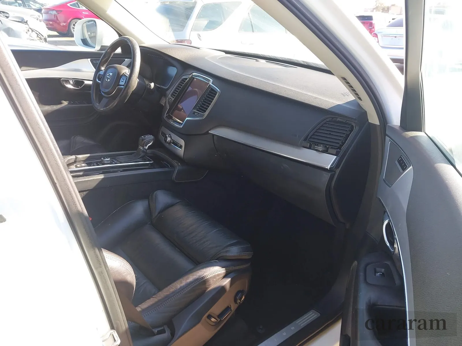 2016 Volvo XC90 T6 Momentum