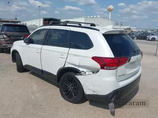 2020 Mitsubishi Outlander SE