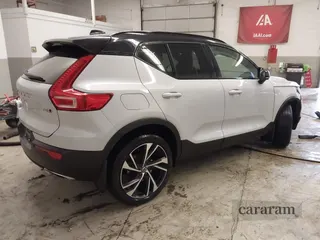 2020 Volvo XC40 R-Design