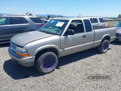 2000 Chevrolet S-10 LS