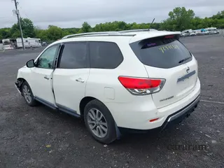 2016 Nissan Pathfinder SL