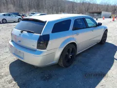 2005 Dodge Magnum SE