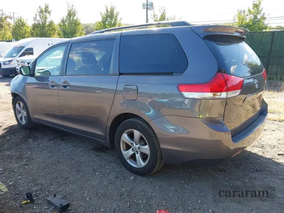 2013 Toyota Sienna LE