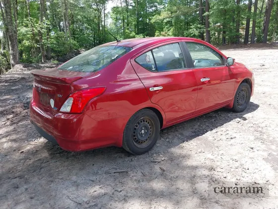 2015 Nissan Versa SV