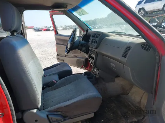 2000 Nissan Frontier XE