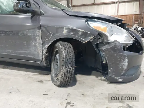2015 Nissan Versa SV