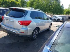 2017 Nissan Pathfinder SV
