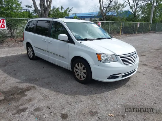 2016 Chrysler Town & Country Touring