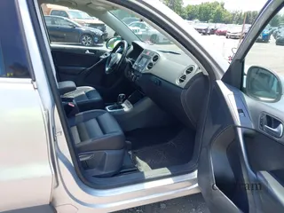 2011 Volkswagen Tiguan SE