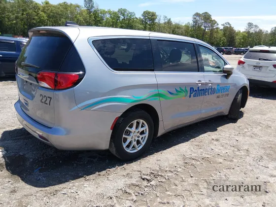 2021 Chrysler Voyager LX