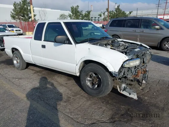 2000 Chevrolet S-10 LS