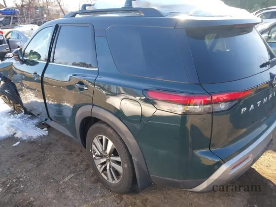 2022 Nissan Pathfinder SL