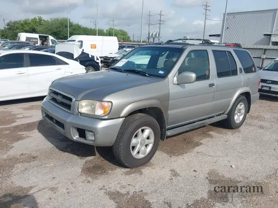 2000 Nissan Pathfinder XE