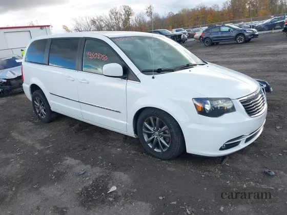 2015 Chrysler Town & Country S