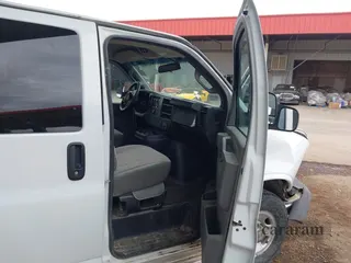 2016 Chevrolet Express Passenger LT
