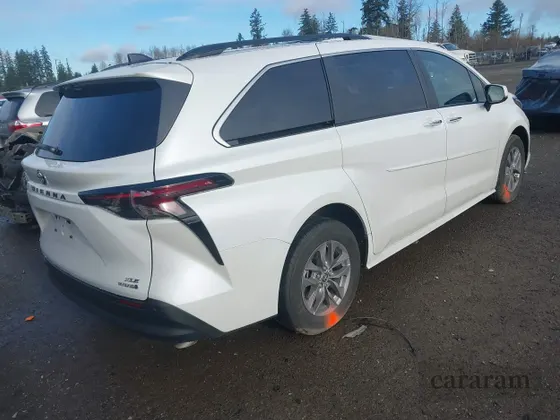2023 Toyota Sienna XLE